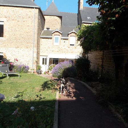 Montaudin La Vie De Chateau En Toute Amitie Et Simplicite מראה חיצוני תמונה